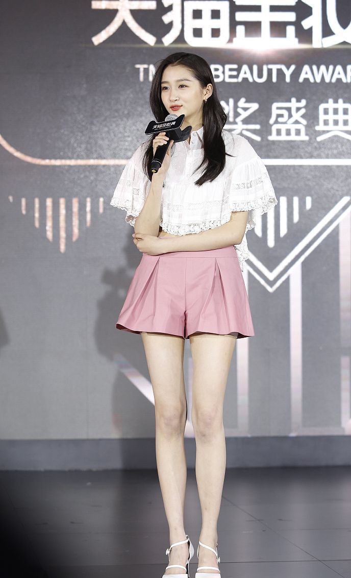 关晓彤真是从小美到大!大长腿真迷人!难怪鹿晗喜欢!_高清图集_新浪网