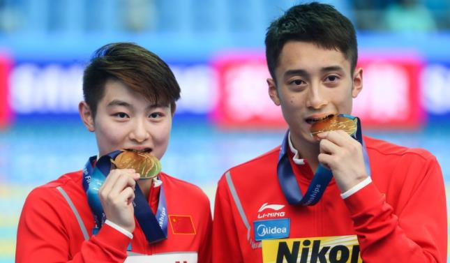 首金诞生练俊杰和司雅杰勇夺男女混合10米台金牌00后蝉联冠军