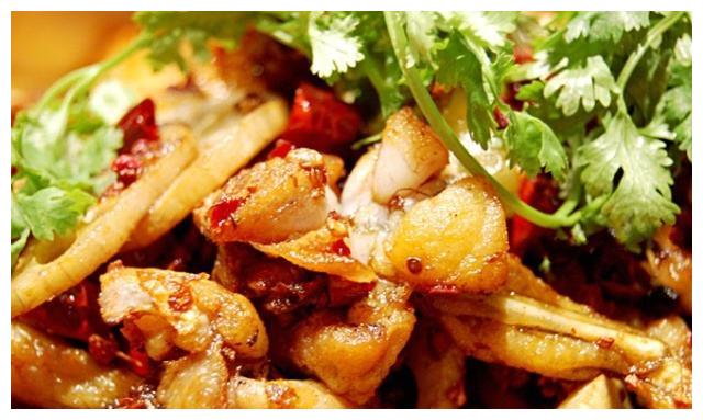 干锅香辣牛蛙麻辣鲜香肉嫩而不柴营养丰富祛湿养颜又美容