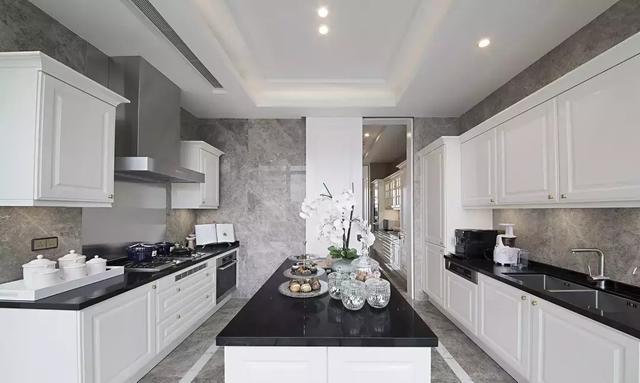 用大理石装饰的厨卫空间，简直就是家居装修中的艺术品