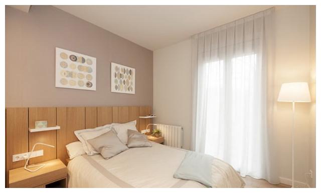 买下对门72㎡,打通合并成大平层给儿子当婚房,封入户门当儿童房