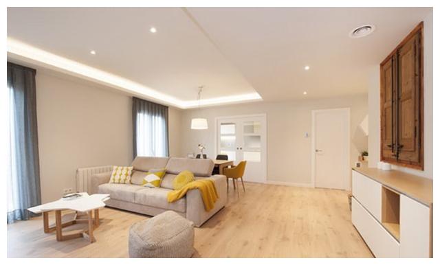 买下对门72㎡,打通合并成大平层给儿子当婚房,封入户门当儿童房