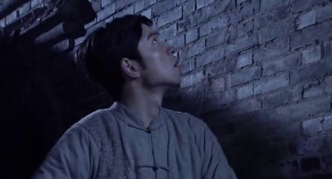 视频|市民与黑衣人爆发冲突七旬老汉被砖击中