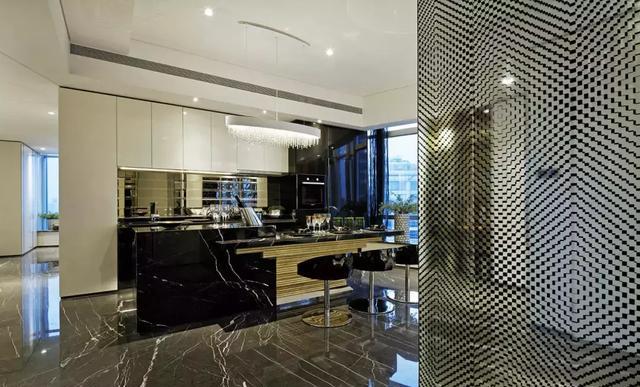 用大理石装饰的厨卫空间，简直就是家居装修中的艺术品