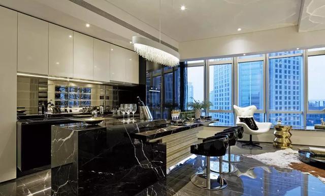 用大理石装饰的厨卫空间，简直就是家居装修中的艺术品