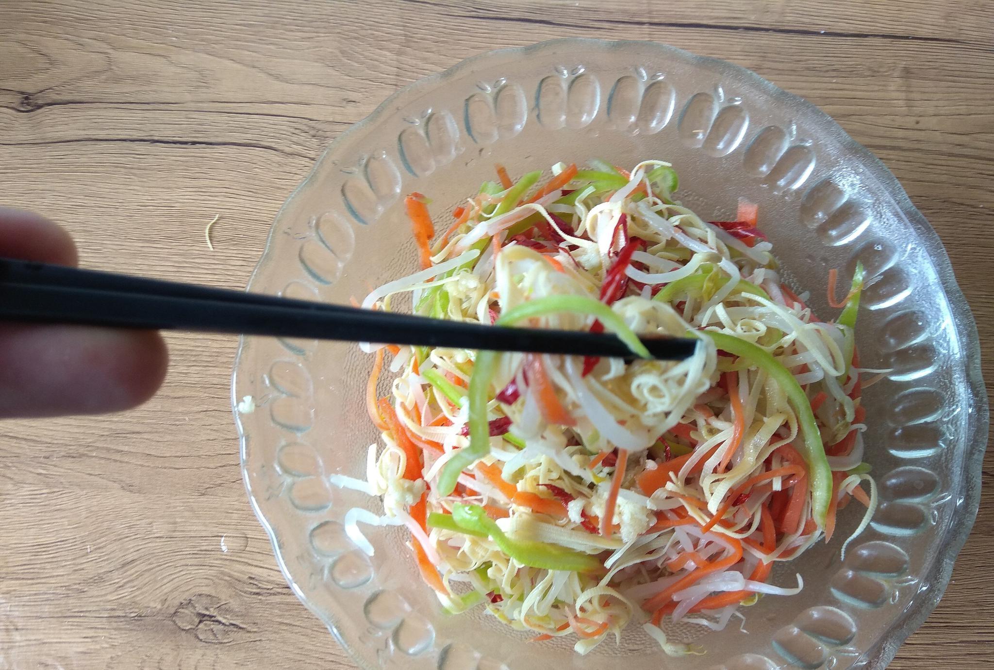 一道大地回春菜,豆芽菜拌起来