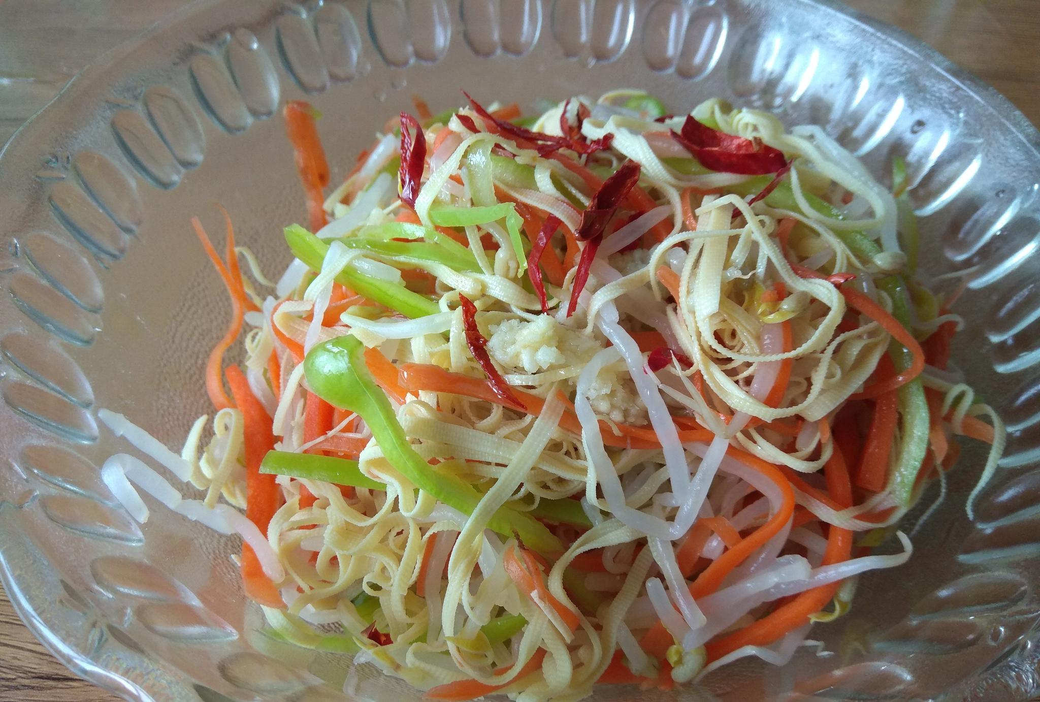 一道大地回春菜,豆芽菜拌起来