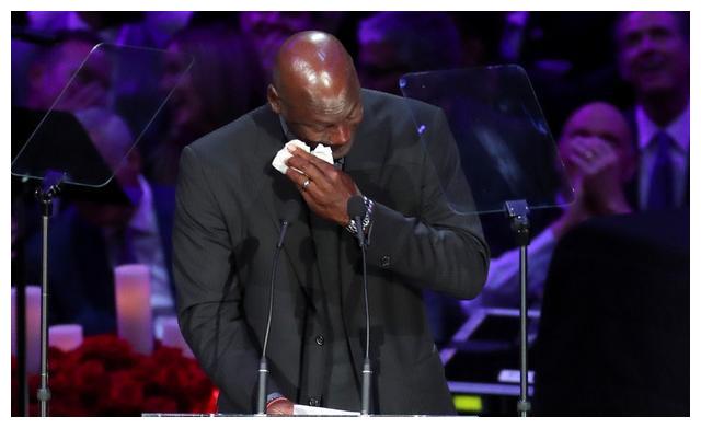 科比追悼会落幕瓦妮莎哭泣回忆丈夫和二女儿乔丹演讲落泪