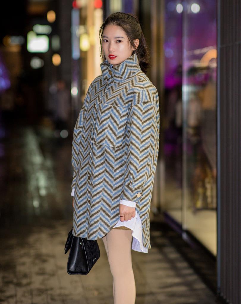 冬天穿裙子的美女如何保暖搭配一双光腿神器保暖又凸显腿长