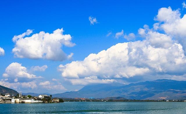 大理洱海——既是群山间的无瑕美玉,又是很难遇到的风景画廊