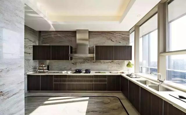 用大理石装饰的厨卫空间，简直就是家居装修中的艺术品