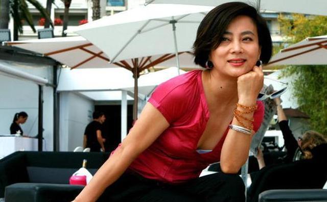 她是《西游记》最美妖精,嫁老外生子被抛弃,带儿回国捞金成这样