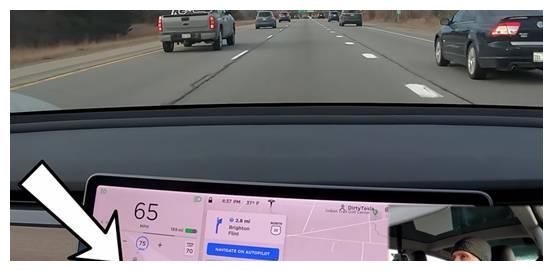 关于自动驾驶，特斯拉最近都有哪些“神”操作？