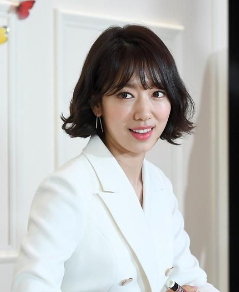 短发的朴信惠看起来也是女人味十足是我们的女神呀