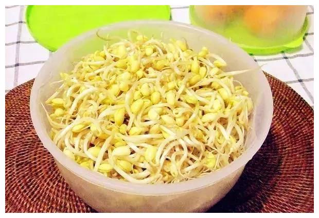 奶奶自己在家发豆芽的妙招 只需两步 太简单了!