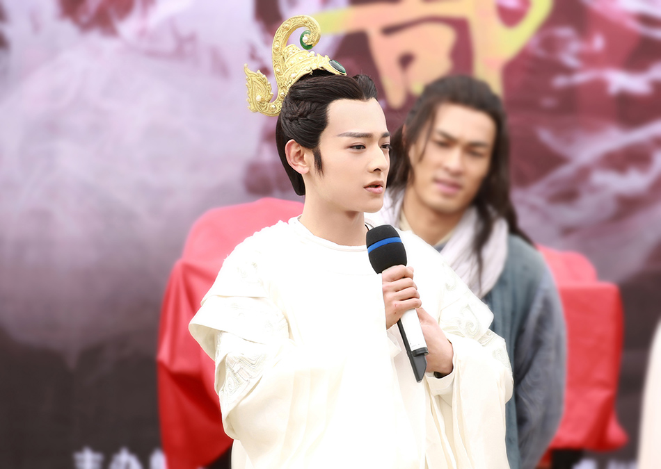 白澍《天龙八部》开机 化身翩翩公子段誉重塑武侠经典