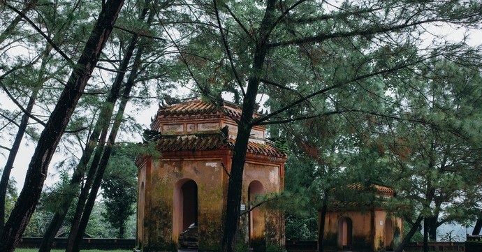 天姥寺位于顺化城西郊香江江畔,建于一个古占婆塔群遗址上