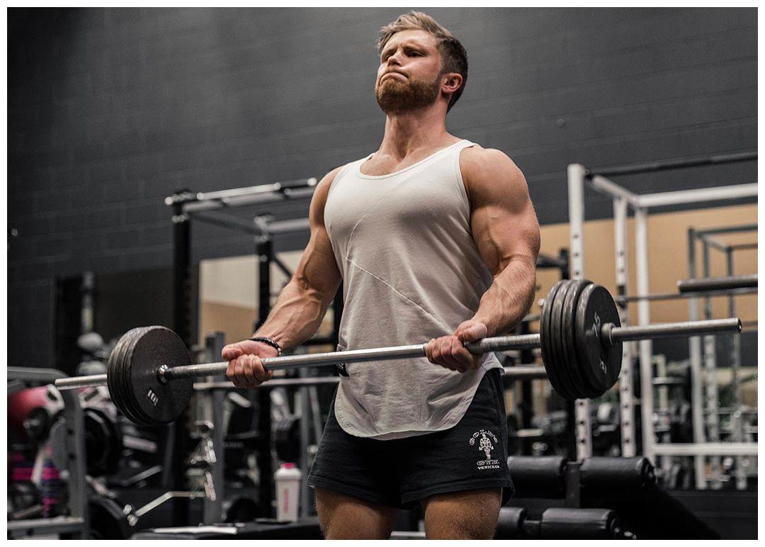 肩臂组合训练计划,增强上肢力量围度,控制节奏打造强壮臂膀