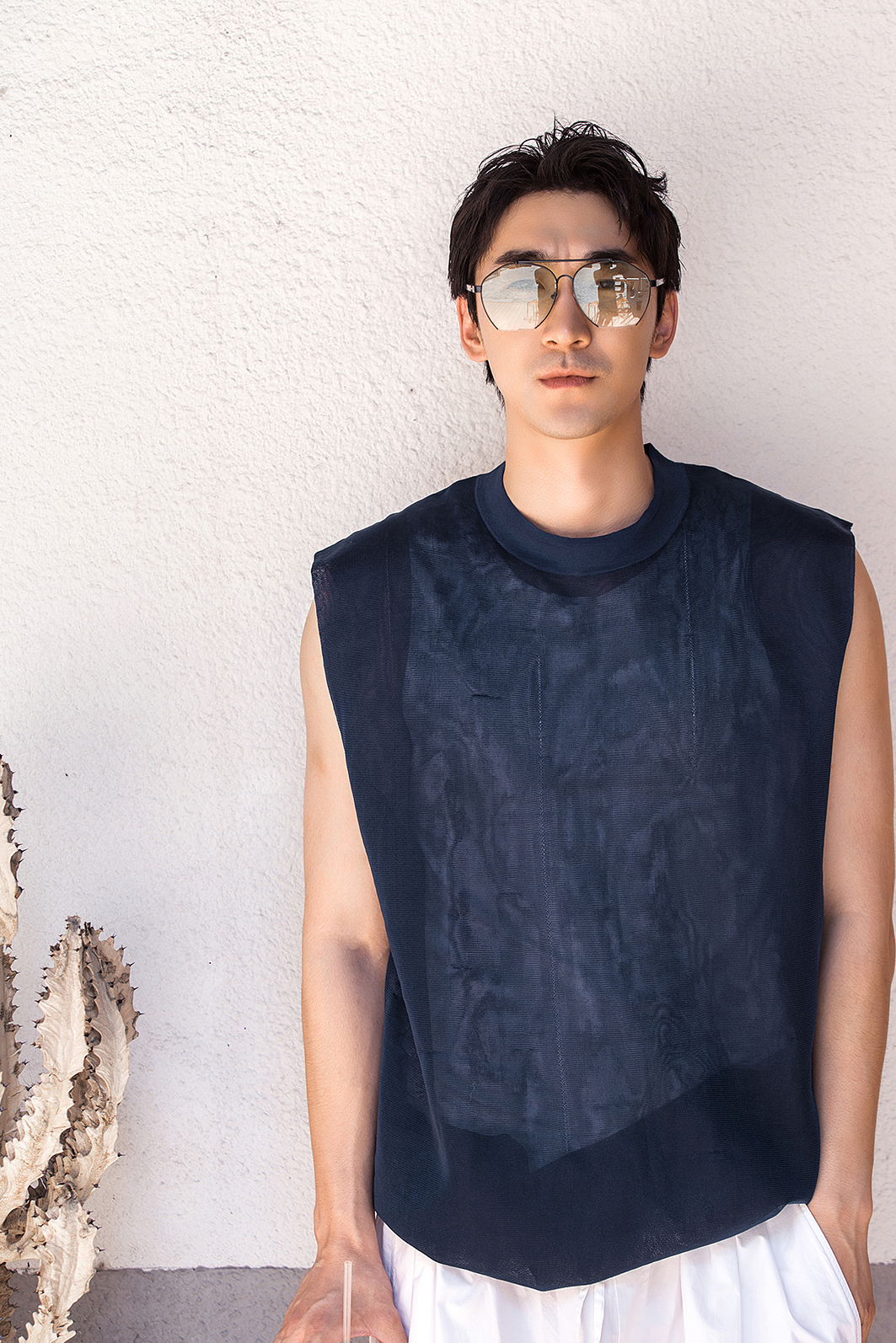 郑家彬夏日街拍大片曝光 酷感青年随性清爽