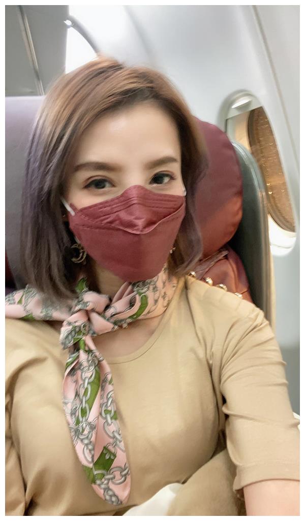 女星执意飞韩国购物，为赶时间压缩休息时间，在机场晕倒照片曝光