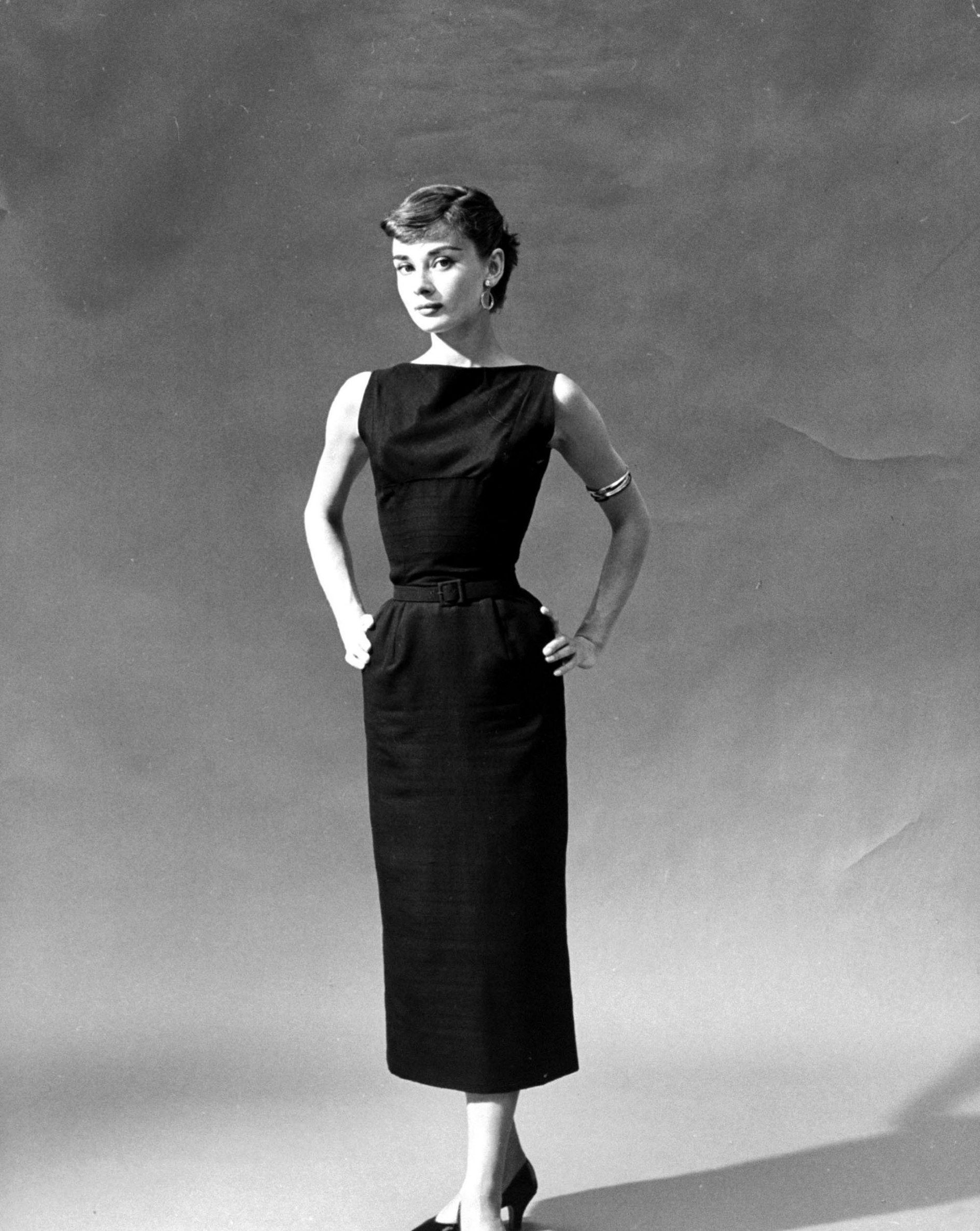 奥黛丽·赫本应该是穿小黑裙最优雅的女明星吧|黑裙|赫本|奥黛丽·