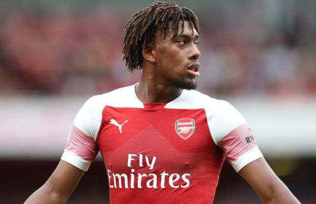 侮辱性动作,球迷:没一点职业道德|特拉奥雷|伊沃比|阿森纳_新浪新闻