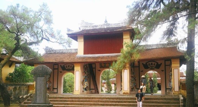 天姥寺位于顺化城西郊香江江畔,建于一个古占婆塔群遗址上