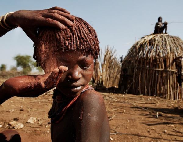 非洲这个原始部落,男女关系很"随便",女性以"赤裸"为美