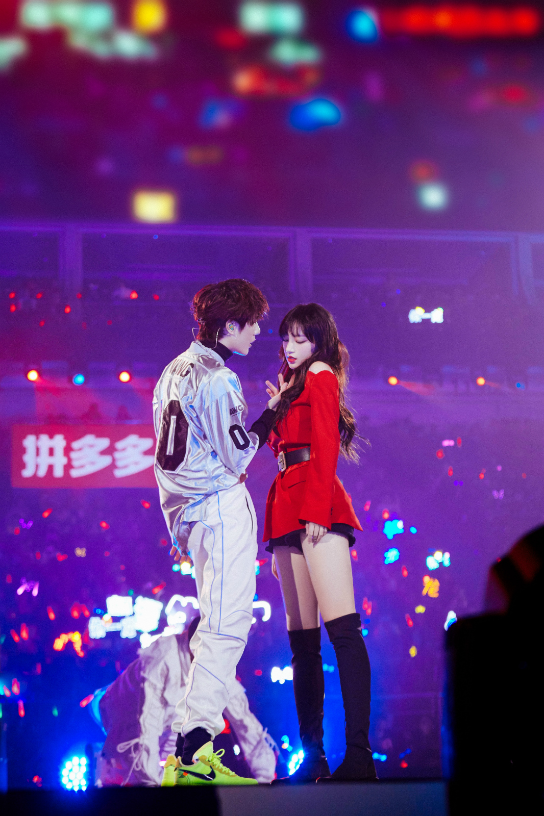 王一博程潇湖南跨年霸气酷舞 强强联手演绎冰火碰撞|程潇|王一博|跨年