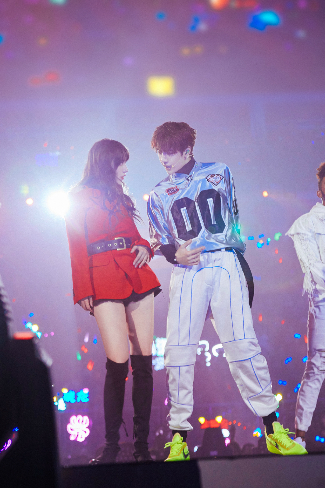 王一博程潇湖南跨年霸气酷舞 强强联手演绎冰火碰撞|程潇|王一博|跨年