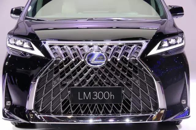 228万起成地表最“壕”MPV！雷克萨斯LM要问鼎新一代加价神车
