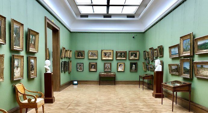 这里主要展出的是俄罗斯的画家的作品，很值得到此一游！
