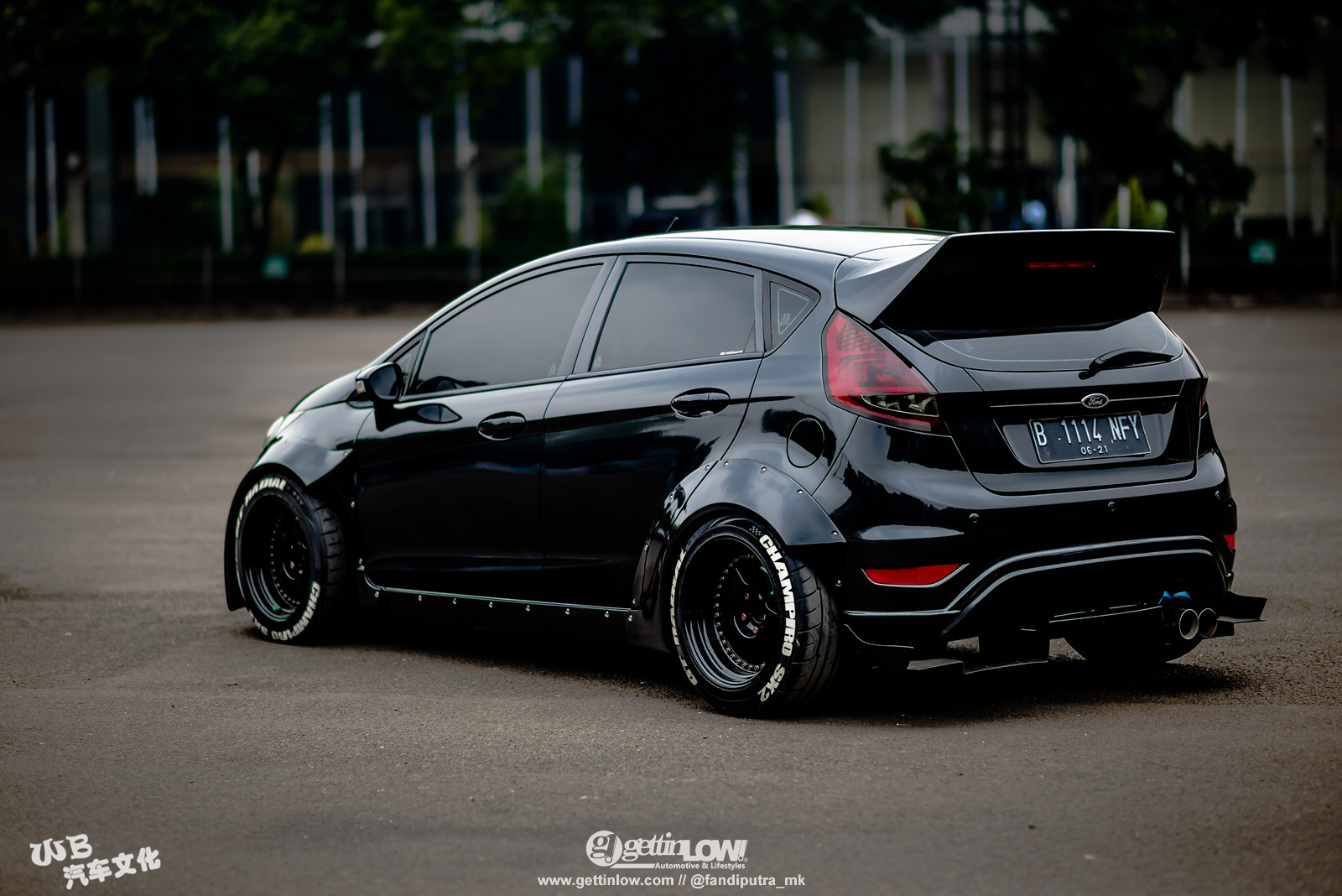 极致黑武士!福特嘉年华铆钉宽体改装案例-新浪汽车