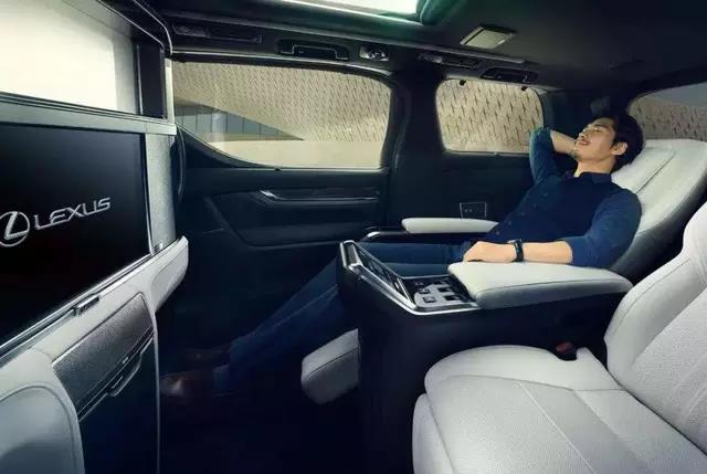 228万起成地表最“壕”MPV！雷克萨斯LM要问鼎新一代加价神车
