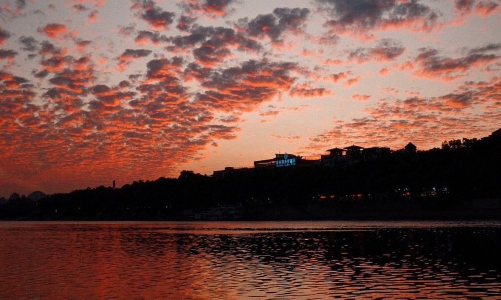看这美丽的天空 红霞漫天