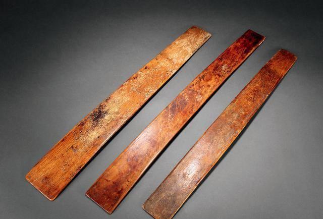 古代大臣上朝时,为什么手里都拿块板,看完涨知识了