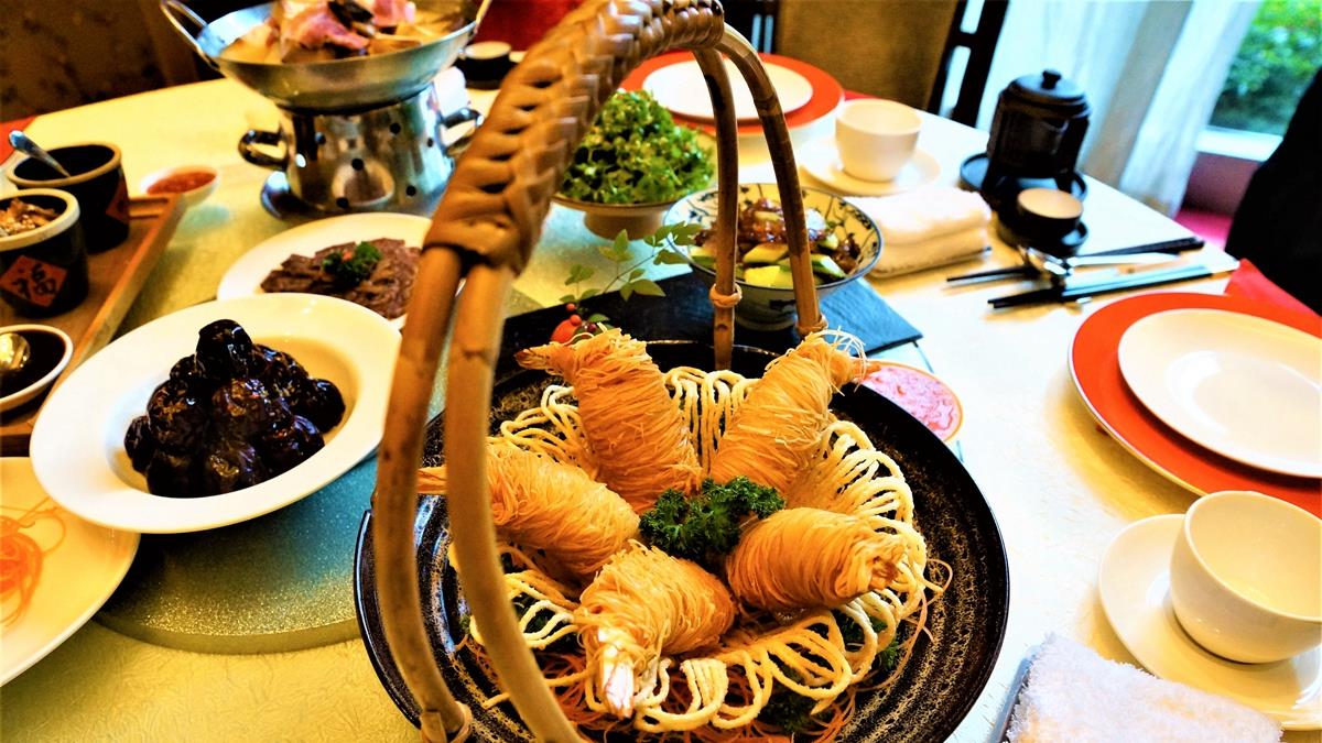 到曲阜品尝地道孔府菜 一颗苹果承载诗书礼仪 烟熏豆腐很好吃