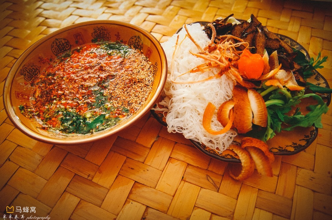 到云南保山试试傣味撒撇 酸辣鲜爽 喜欢川菜重口味的要吃哦