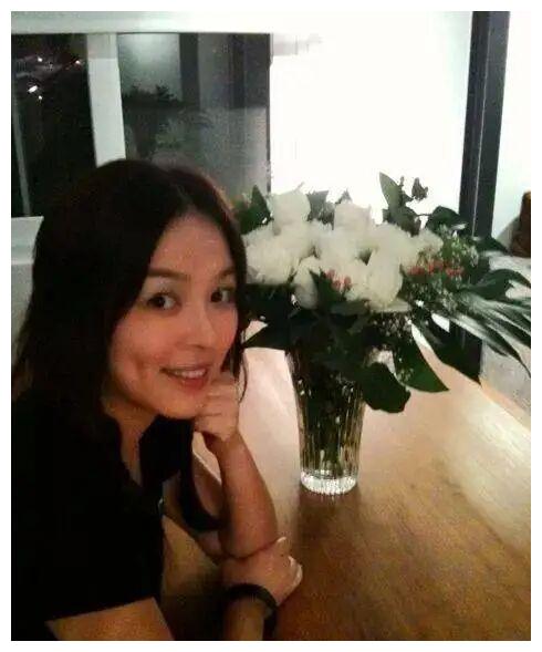 对于要出演三级片这件事,陈加玲当初也是严辞拒绝,奈何郭耀华用陈加玲