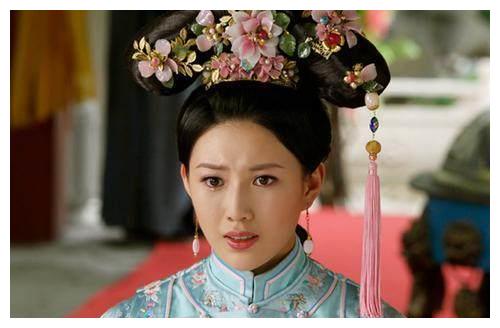 亲王福全的缘故,董鄂氏在康熙继位后于康熙十二年被尊封为皇考宁悫妃