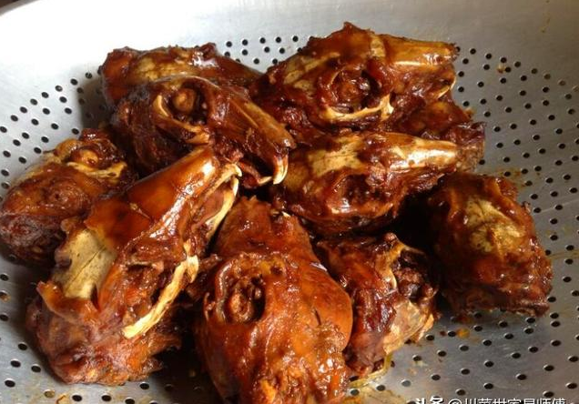 安逸的《五香兔头》土腥味都是这样处理妥当的,百伙食都晓得!