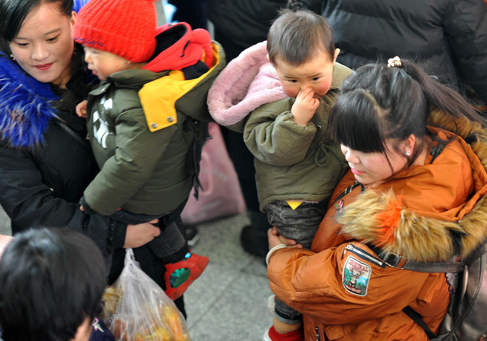 进站挤的慌,进来挪着走,连个下脚地都没有.