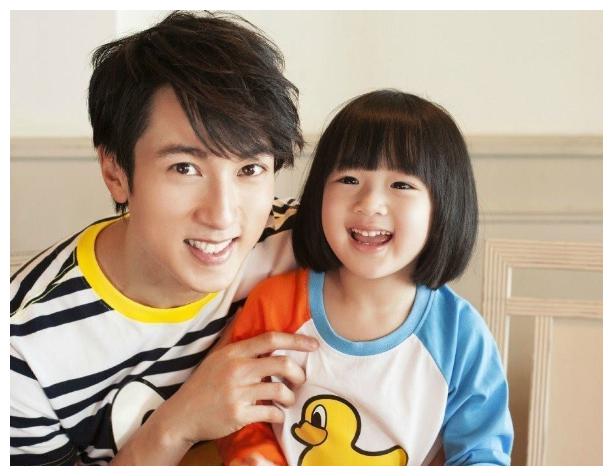 吴尊和女儿日常有爱合照,有才华有颜值又会照顾孩子,满分