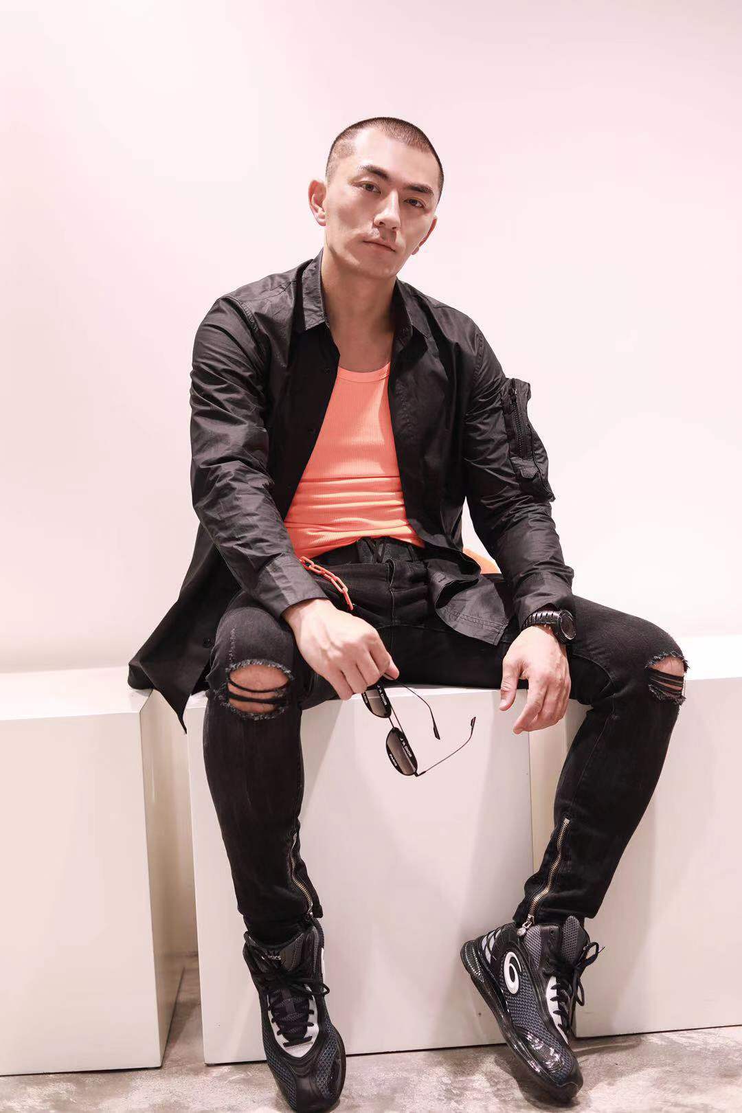 asics品牌挚友张宁江出席联名鞋款发布活动 夏日酷帅 玩转潮流