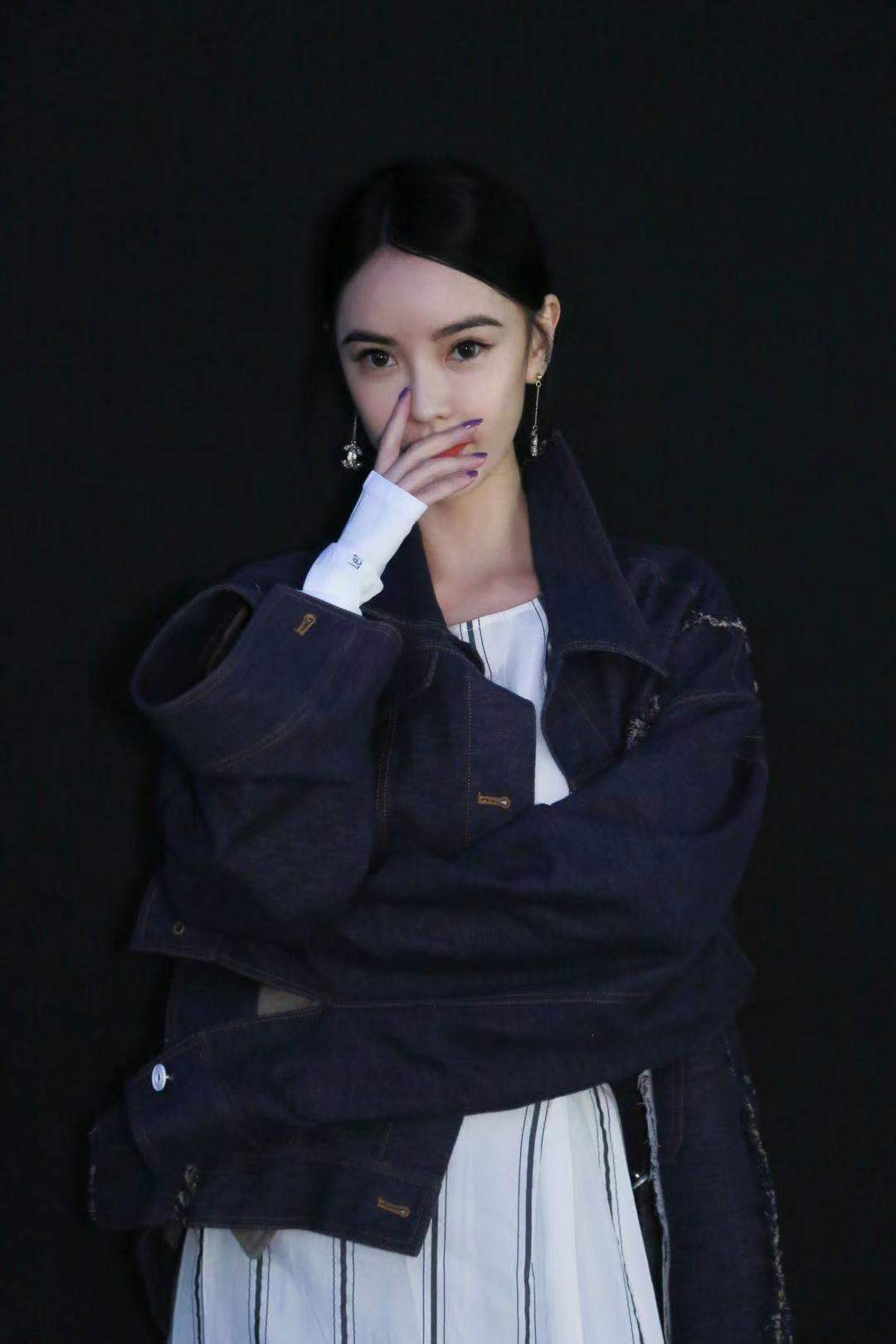 李方丁受邀中国国际时装周 混搭风格彰显个性