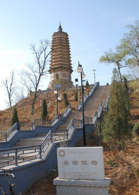 集楼阁式与密檐式砖塔于一身,辽代古建筑,河北省易县圣塔院塔