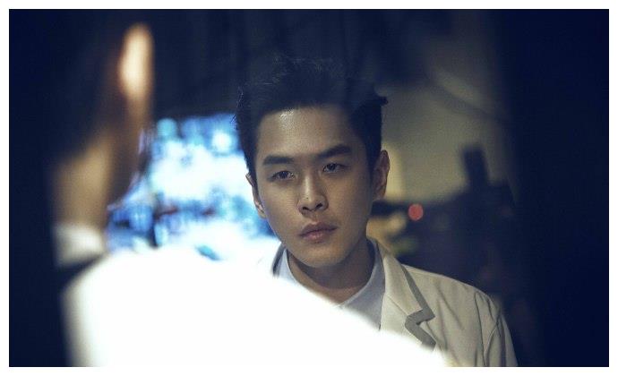 继白敬亭和魏大勋之后,这位男星又受到芒果台