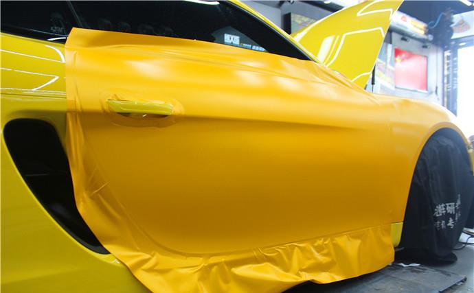 长沙保时捷卡曼汽车改色贴膜电光黄车身膜