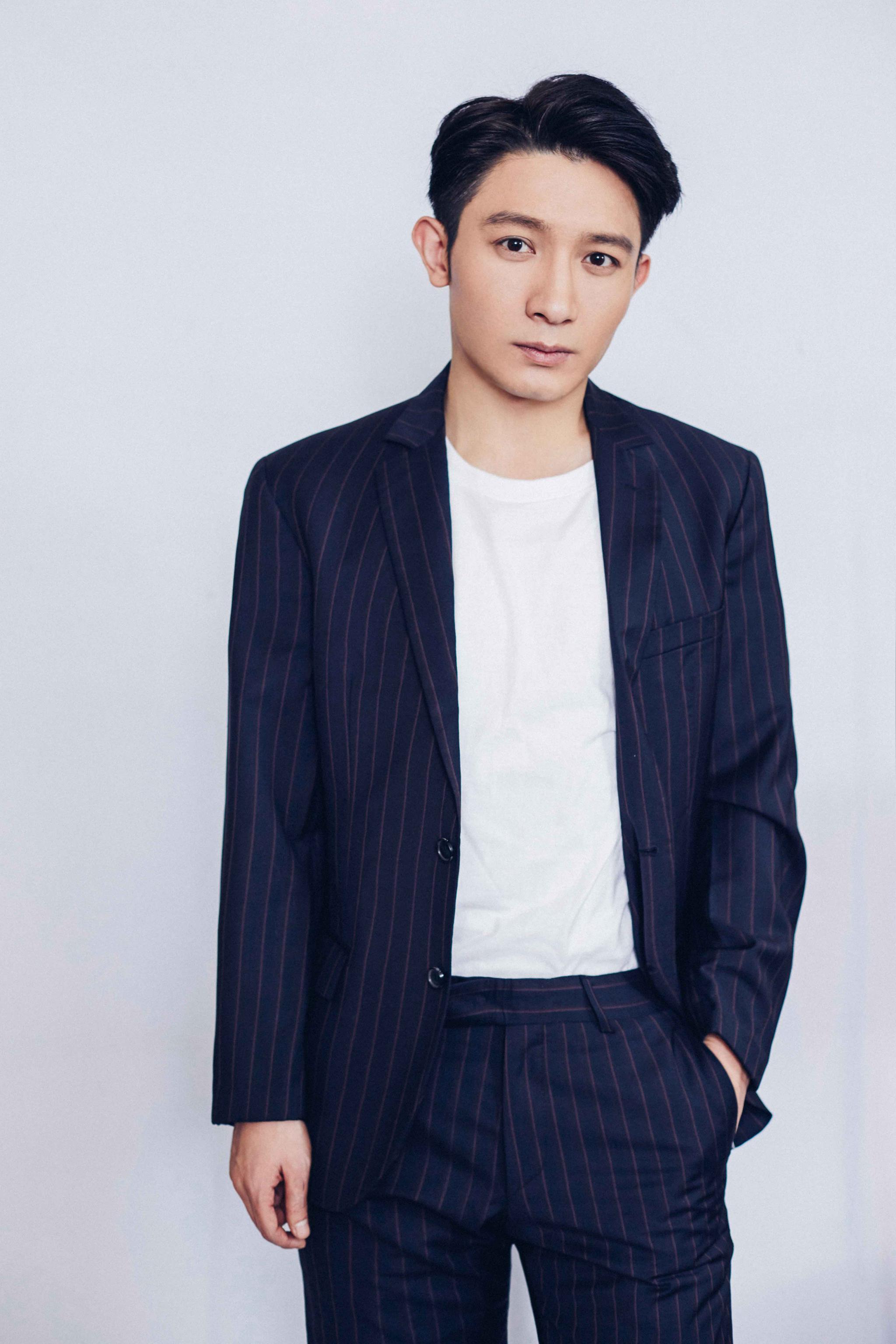 《疯狂的外星人》发布会主创齐现身 邓飞花式表白导演宁浩