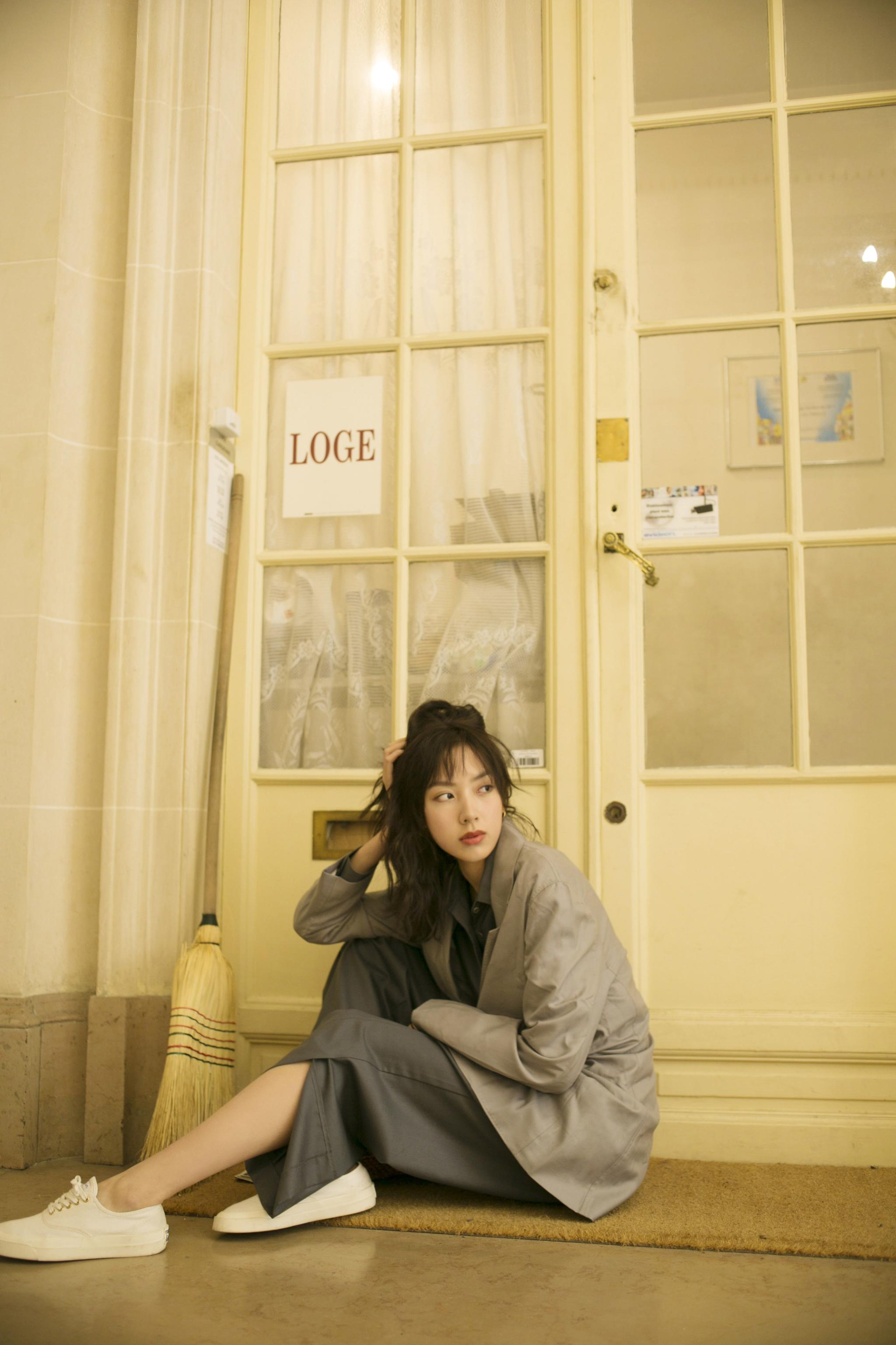 孙嘉灵中性风写真曝光 慵懒迷离气质超然|孙嘉灵|中性风|气质_新浪